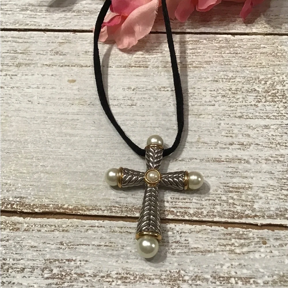 Cross Necklace - Picture 3 of 4